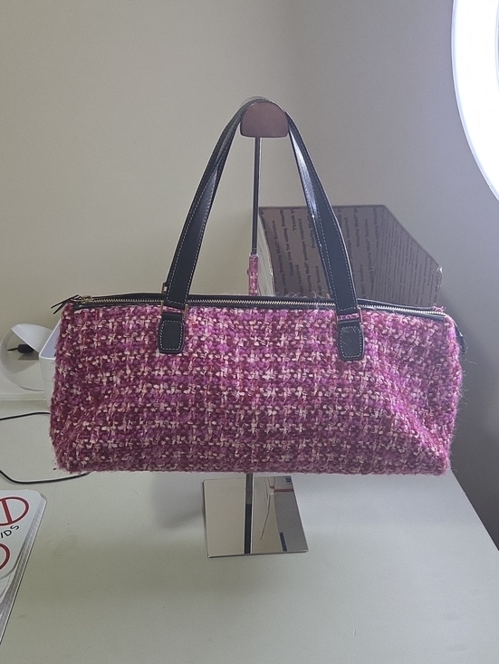 kate spade Handbags - Kate Spade Vintage Pink Tweed Shoulder Bag with Black Handles